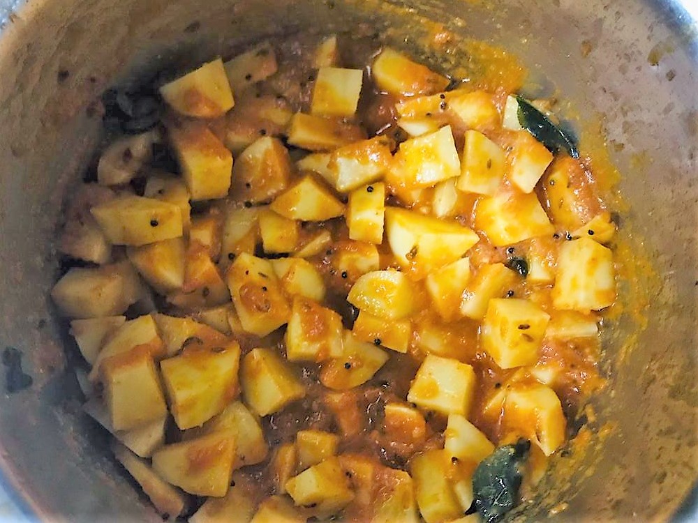 Khatta Meetha Bataka nu Shaak Recipe