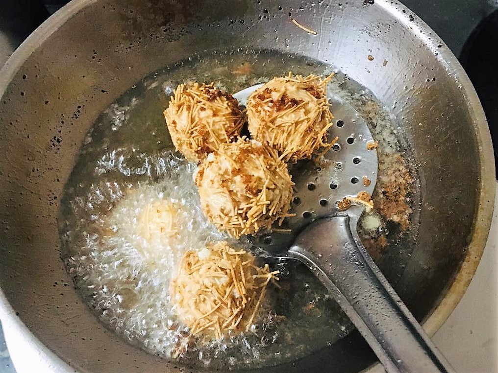 Bird’s Nest in Spinach Gravy Recipe