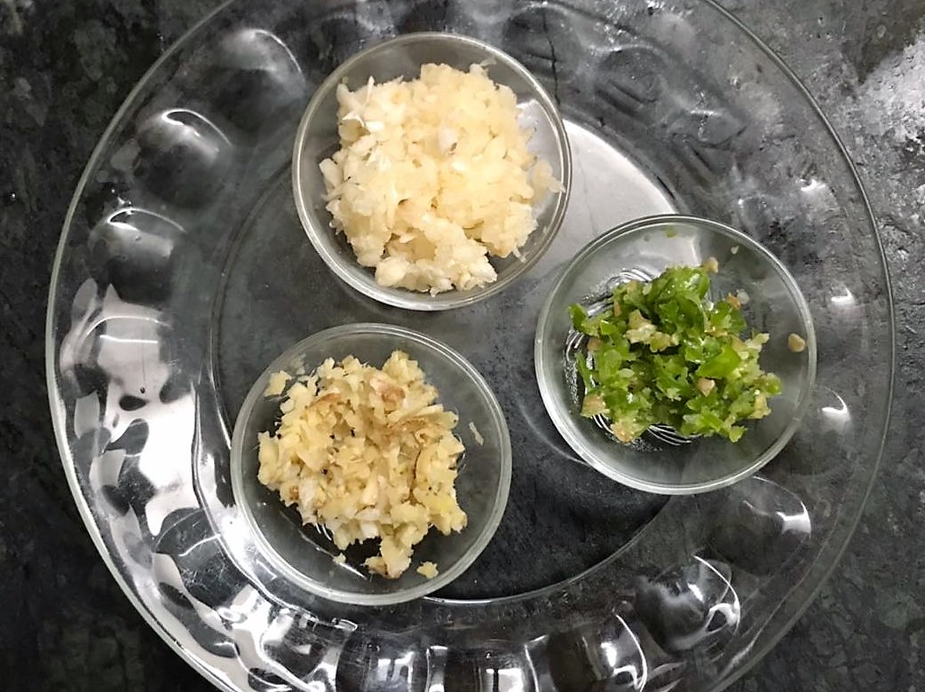 Kathiyawadi Lasaniya Batata Recipe