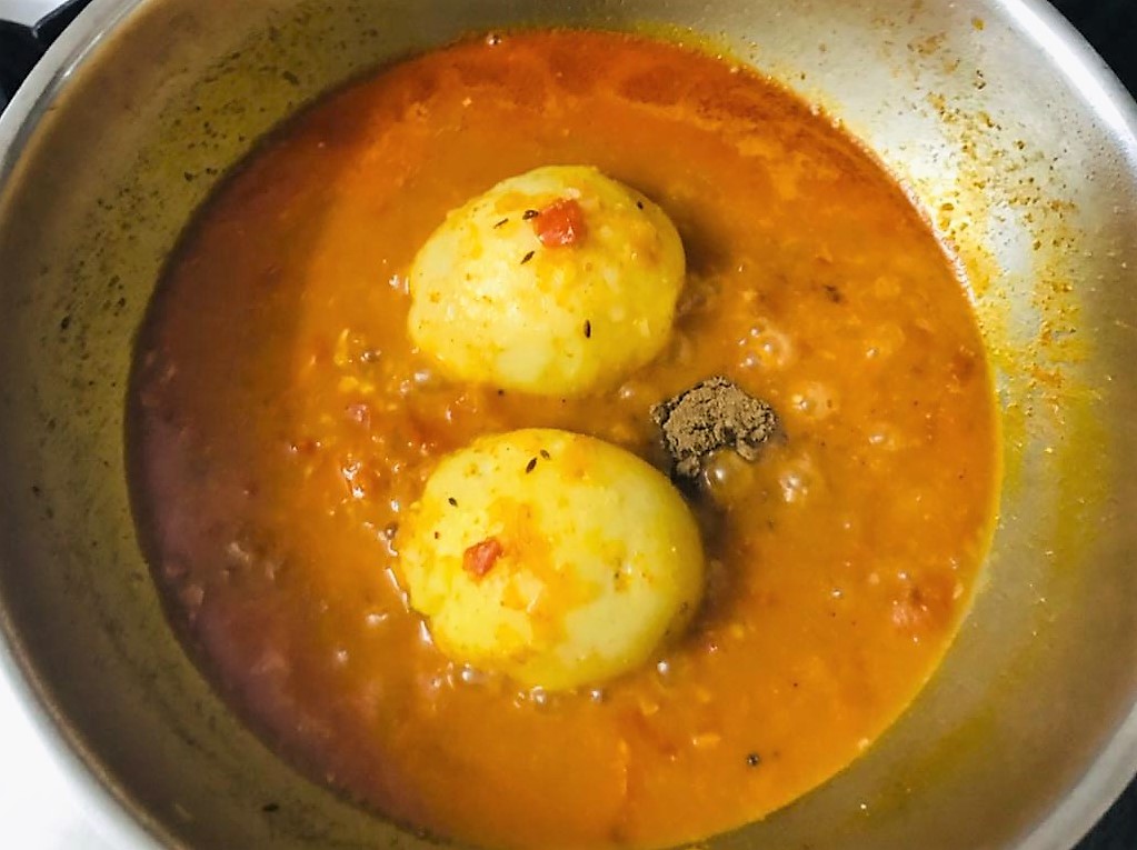 Kathiyawadi Lasaniya Batata Recipe