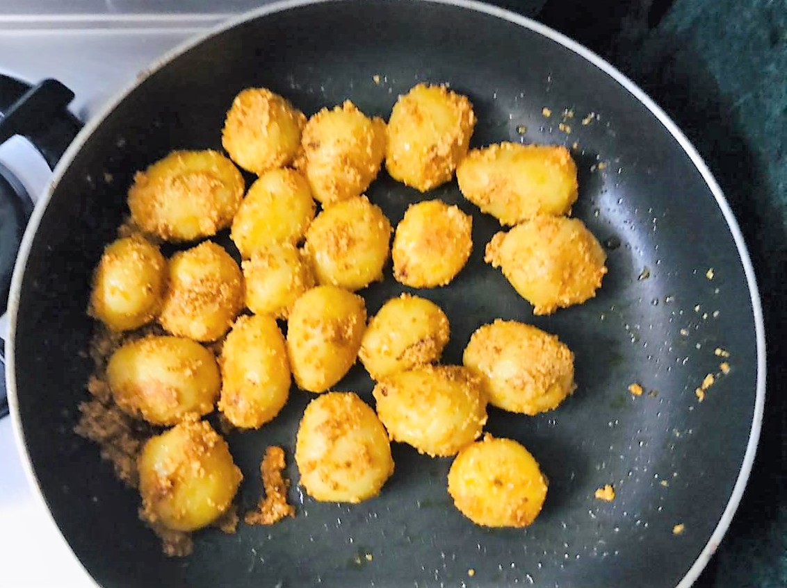 Achari Aloo/ Indian Spiced Potatoes Recipe
