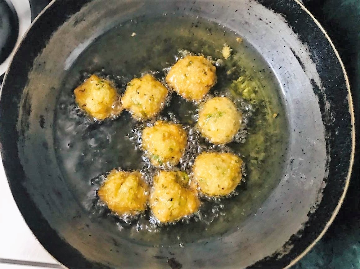 Gujarati Dal Vada Recipe (Moong Dal Vada)