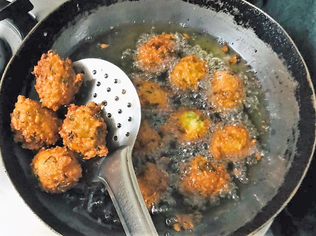 Gujarati Dal Vada Recipe (Moong Dal Vada)