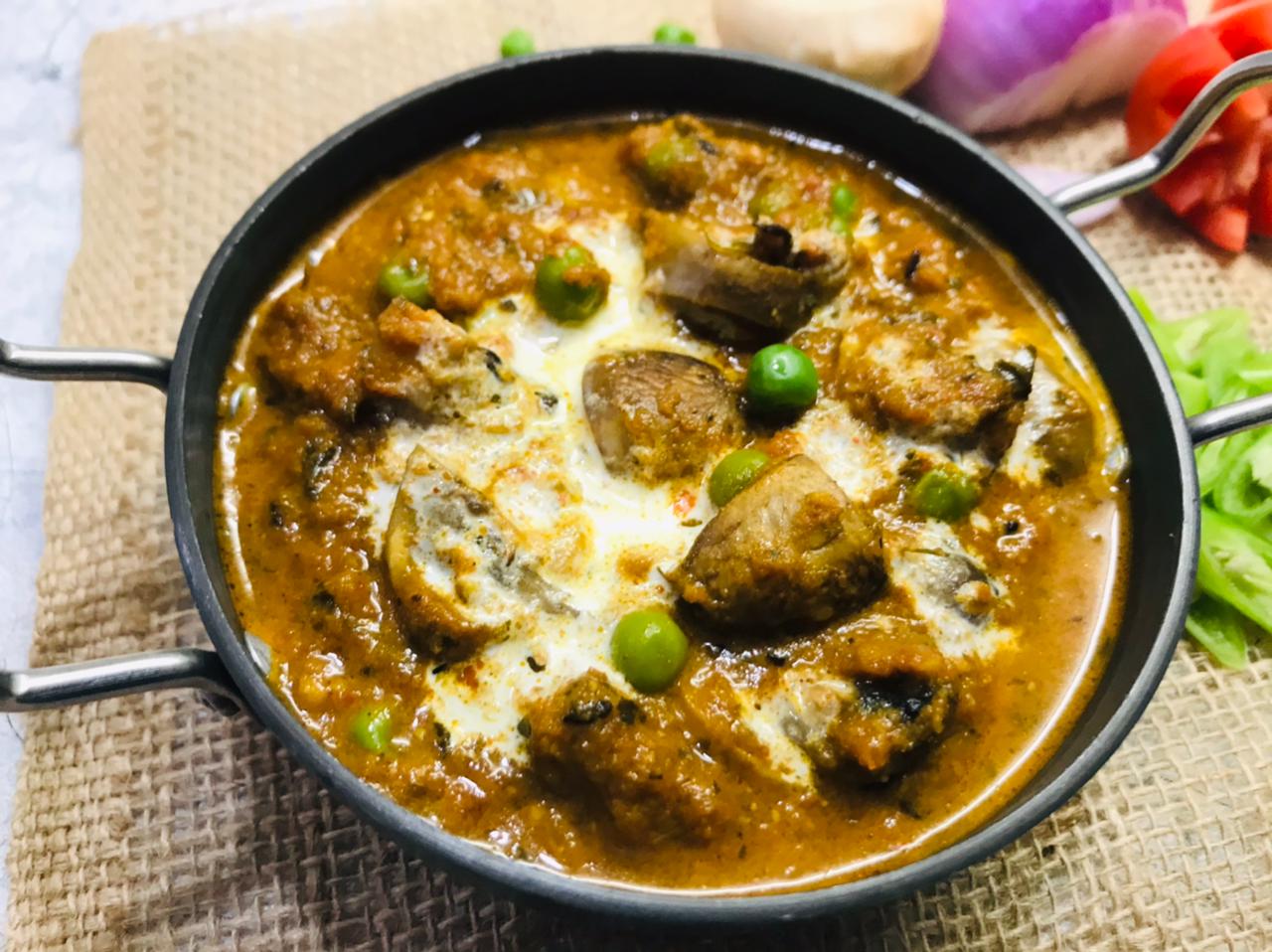 Kothimbir Matar Mushroom Recipe