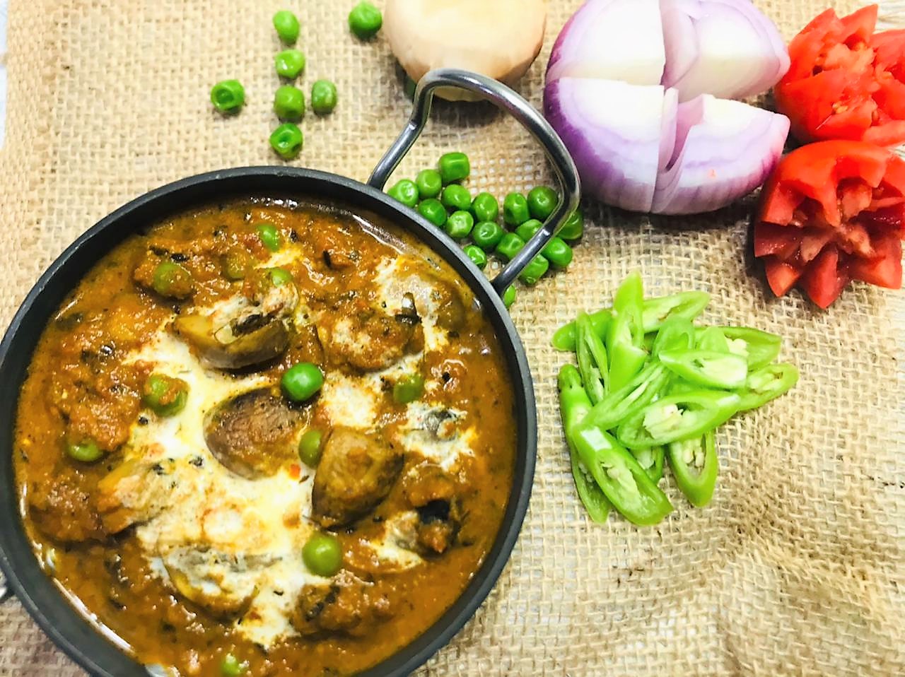 Kothimbir Matar Mushroom Recipe