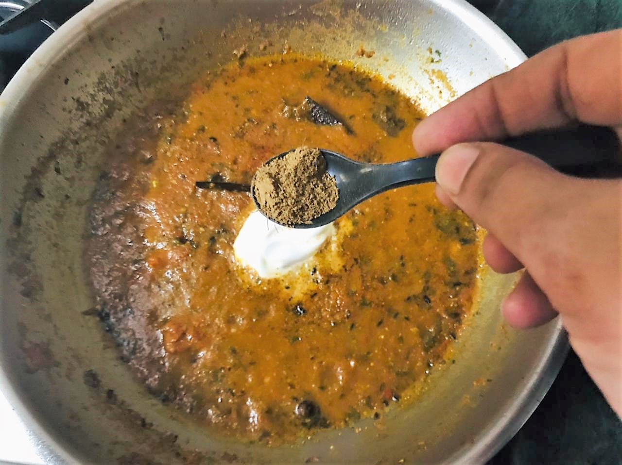 Kothimbir Matar Mushroom Recipe