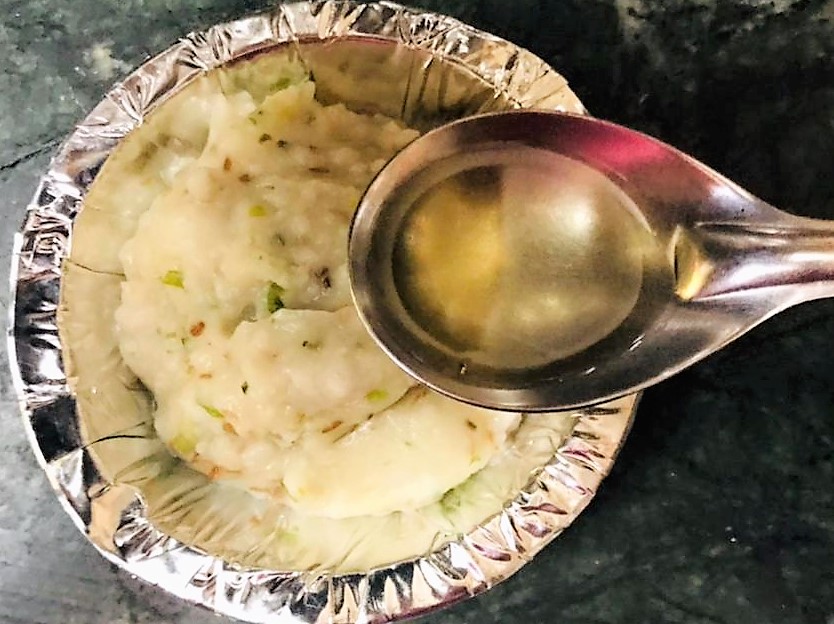 Gujarati Khichu Recipe (Khichiyu)