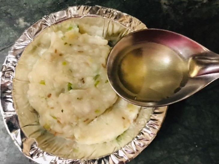 Gujarati Khichu Recipe (Khichiyu)