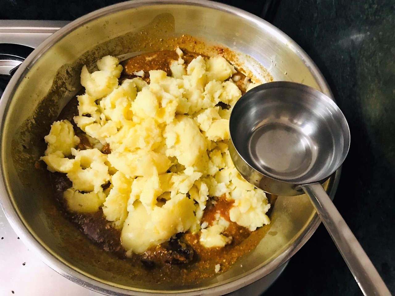 Methi Wale Khatte Meethe Aloo/Sweet and Spicy Fenugreek Potatoes Recipe