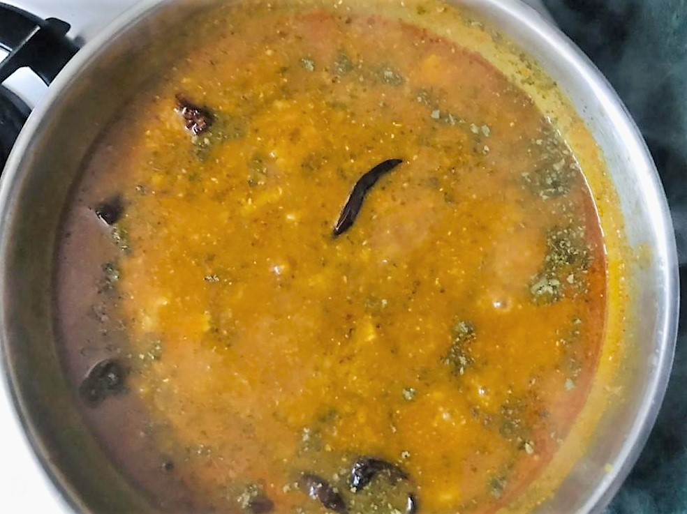 Methi Wale Khatte Meethe Aloo/Sweet and Spicy Fenugreek Potatoes Recipe