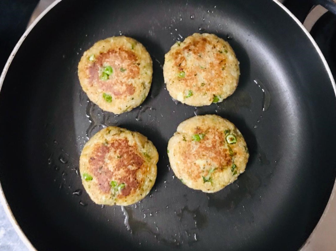 Quick Aloo Matar Tikki Chaat Recipe (Potato and Peas Croquettes)