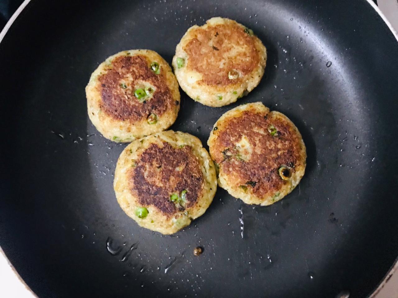 Quick Aloo Matar Tikki Chaat Recipe (Potato and Peas Croquettes)