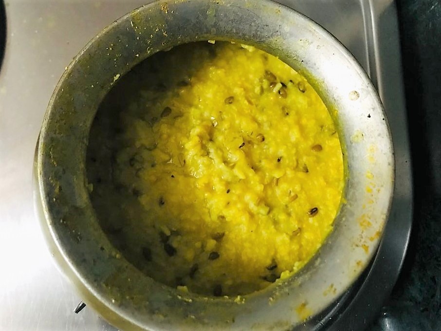 Lahsuni Palak Khichdi Recipe (Garlic Spinach Khichdi)