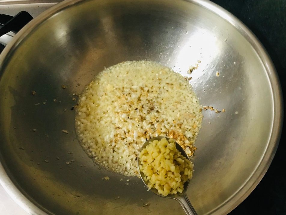 Lahsuni Palak Khichdi Recipe (Garlic Spinach Khichdi)