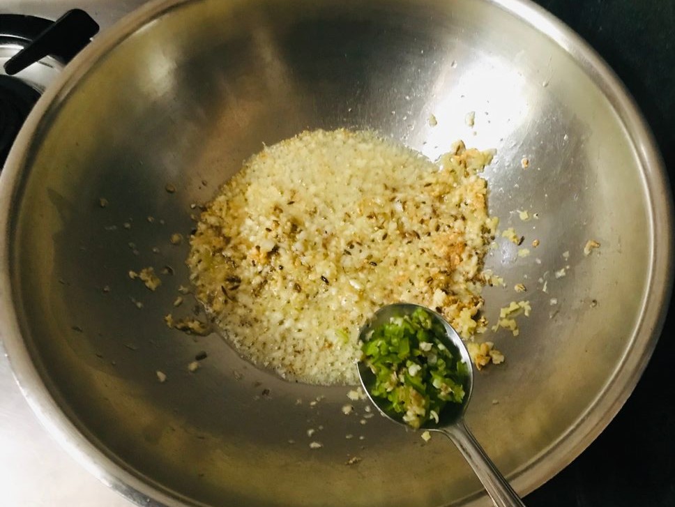 Lahsuni Palak Khichdi Recipe (Garlic Spinach Khichdi)