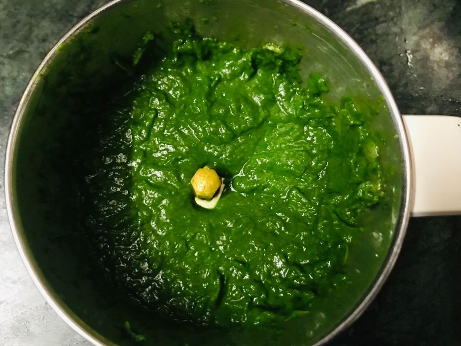 Lahsuni Palak Khichdi Recipe (Garlic Spinach Khichdi)