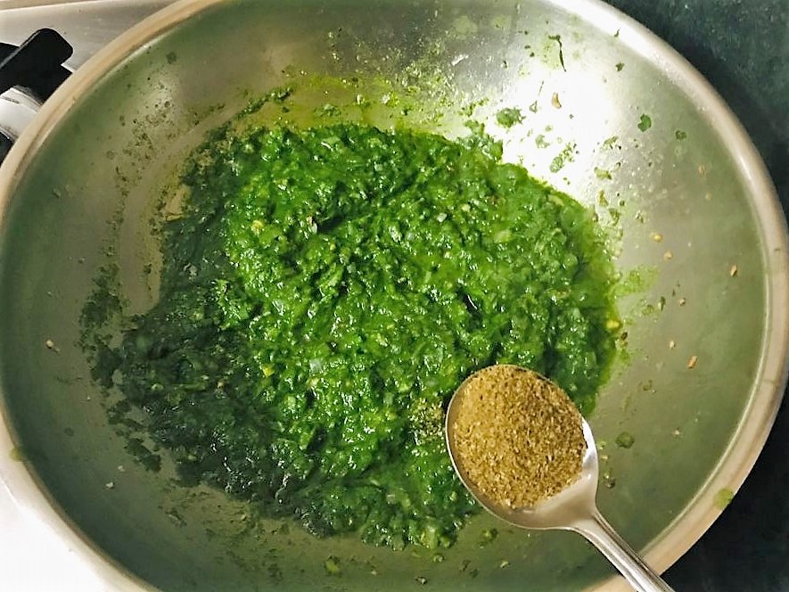 Lahsuni Palak Khichdi Recipe (Garlic Spinach Khichdi)