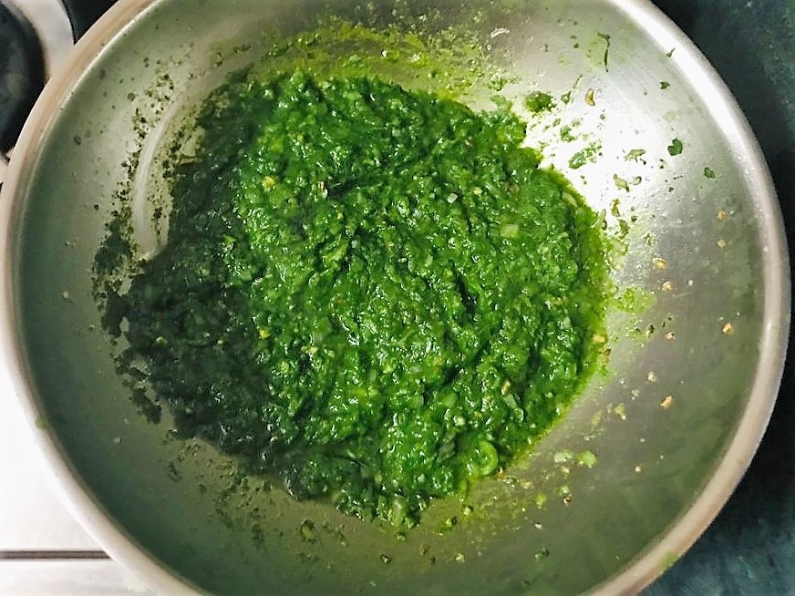 Lahsuni Palak Khichdi Recipe (Garlic Spinach Khichdi)