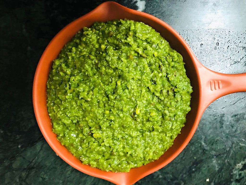 Lahsuni Palak Khichdi Recipe (Garlic Spinach Khichdi)