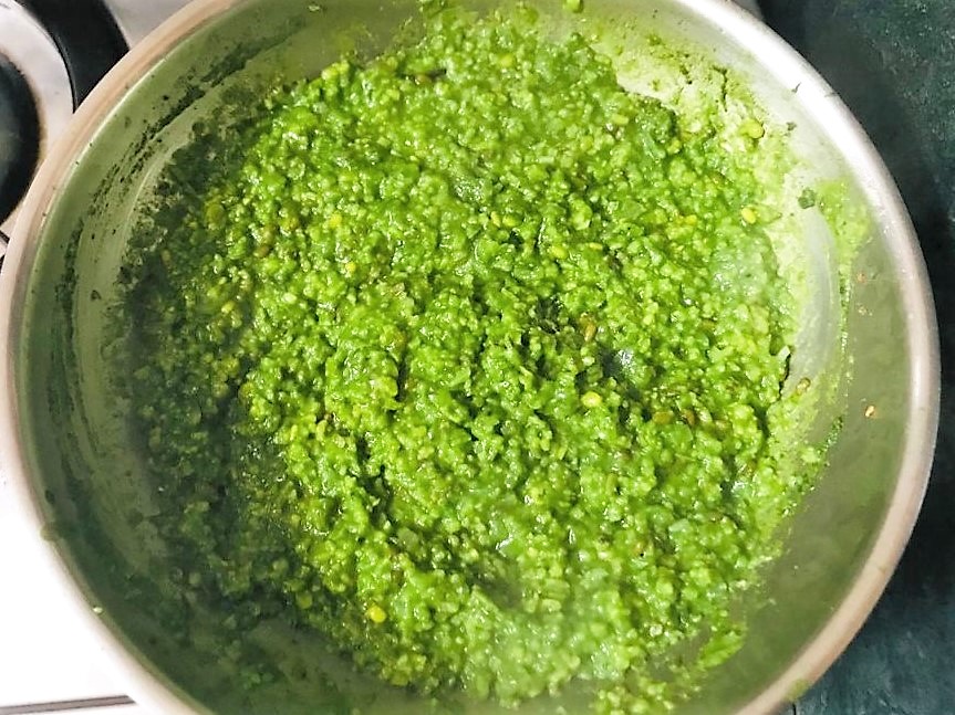 Lahsuni Palak Khichdi Recipe (Garlic Spinach Khichdi)