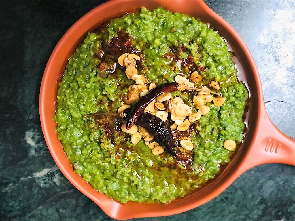 Lahsuni Palak Khichdi Recipe (Garlic Spinach Khichdi)