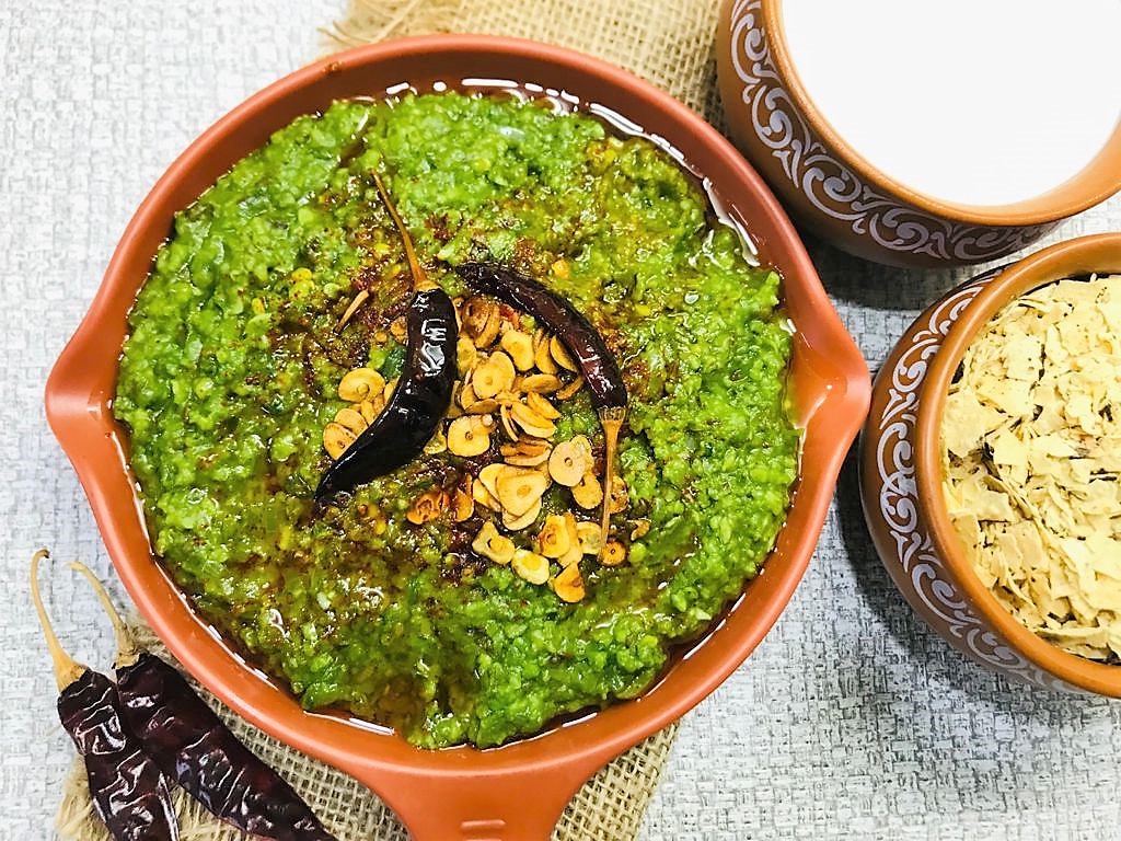 Lahsuni Palak Khichdi Recipe (Garlic Spinach Khichdi)