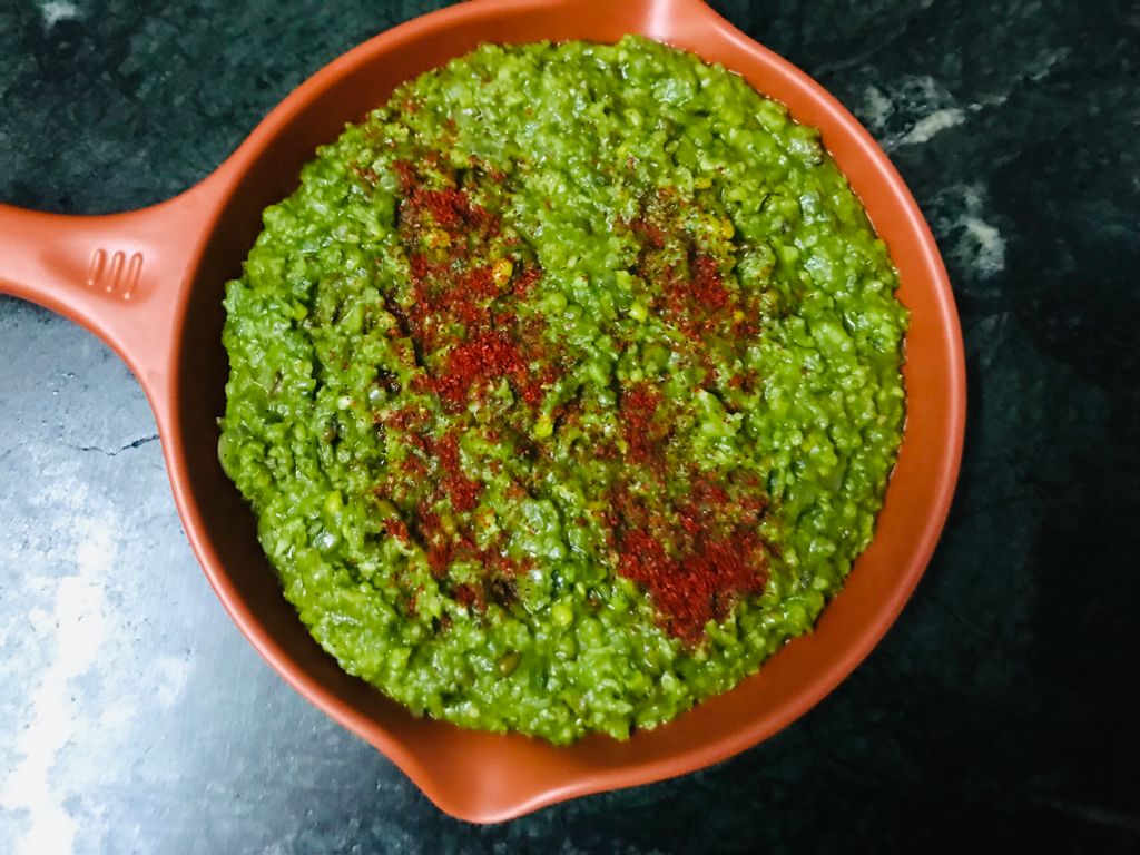 Lahsuni Palak Khichdi Recipe (Garlic Spinach Khichdi)