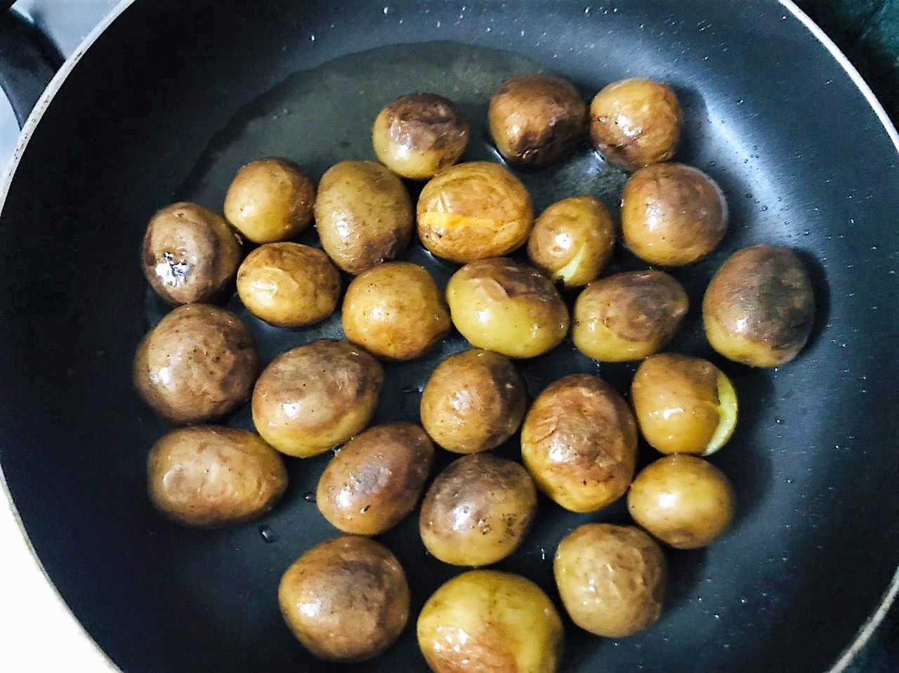 Crispy Potatoes in Pesto Mayo Sauce Recipe