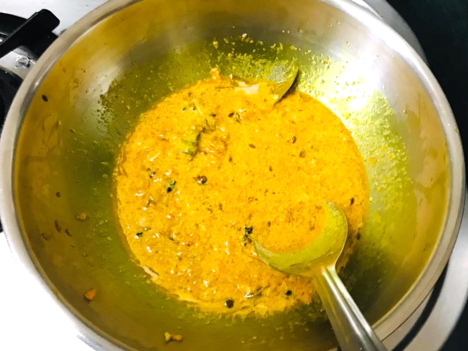 Rajasthani Kachhi Haldi Matar Sabzin Recipe (Green Peas Turmeric Curry)