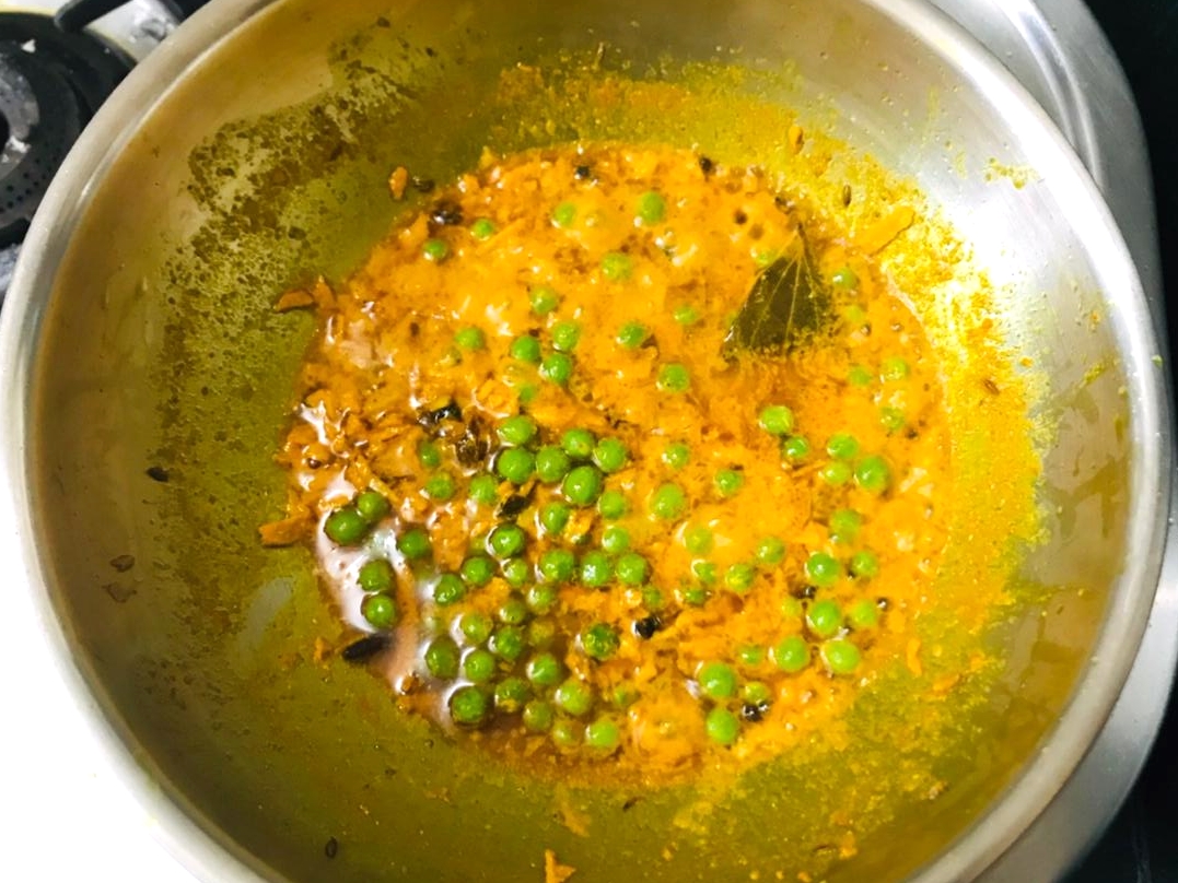 Rajasthani Kachhi Haldi Matar Sabzin Recipe (Green Peas Turmeric Curry)