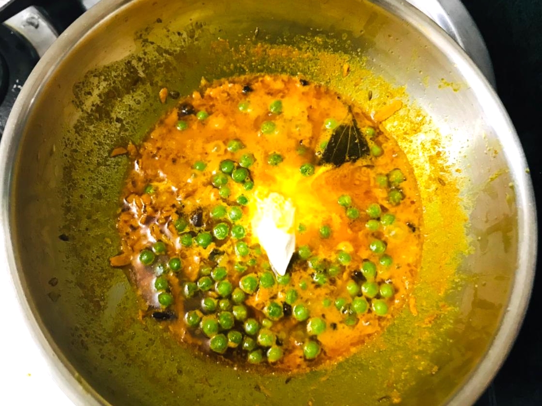 Rajasthani Kachhi Haldi Matar Sabzin Recipe (Green Peas Turmeric Curry)