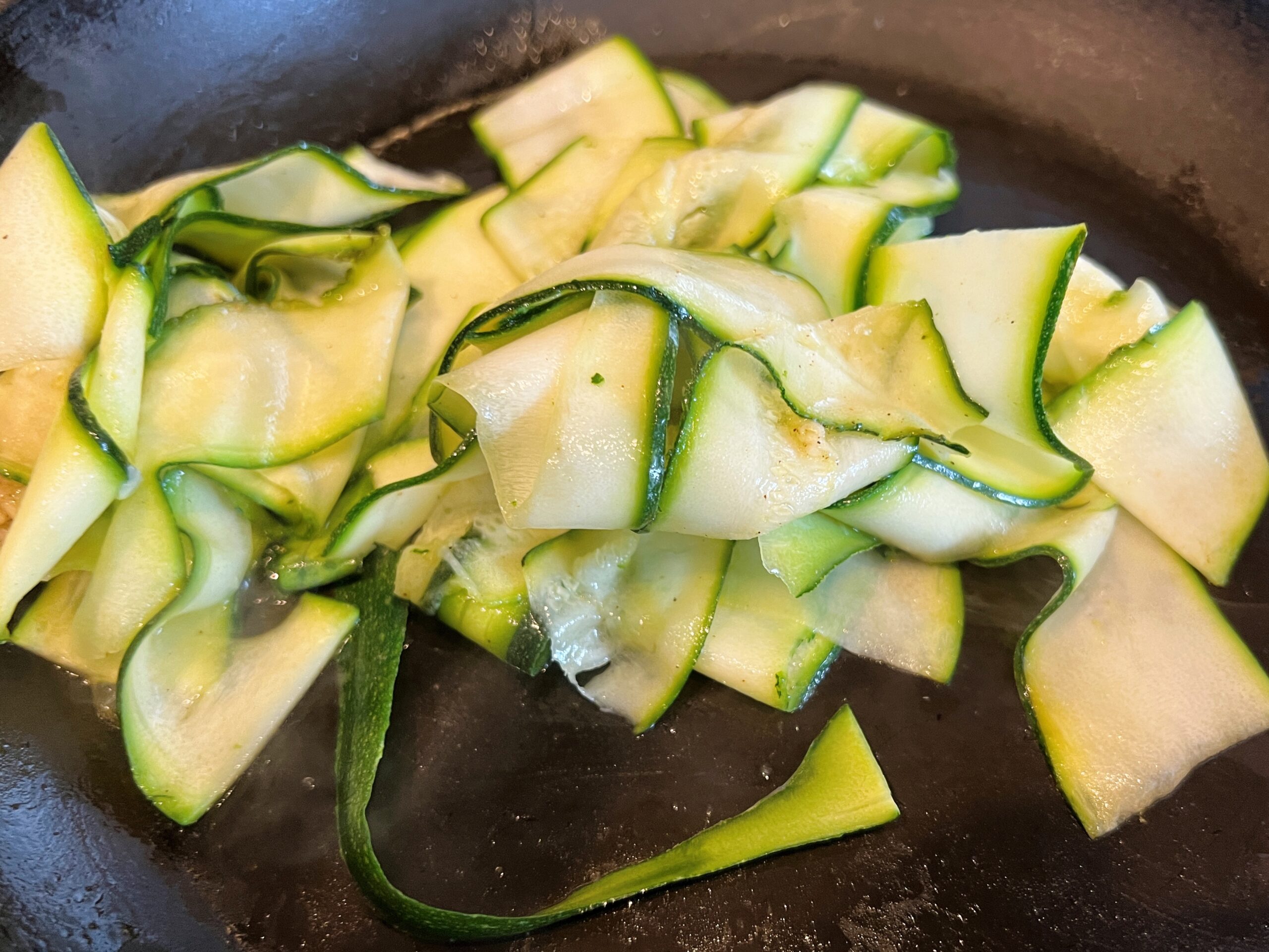 Seared Basil Scallops with Courgette Ribbons Recipe