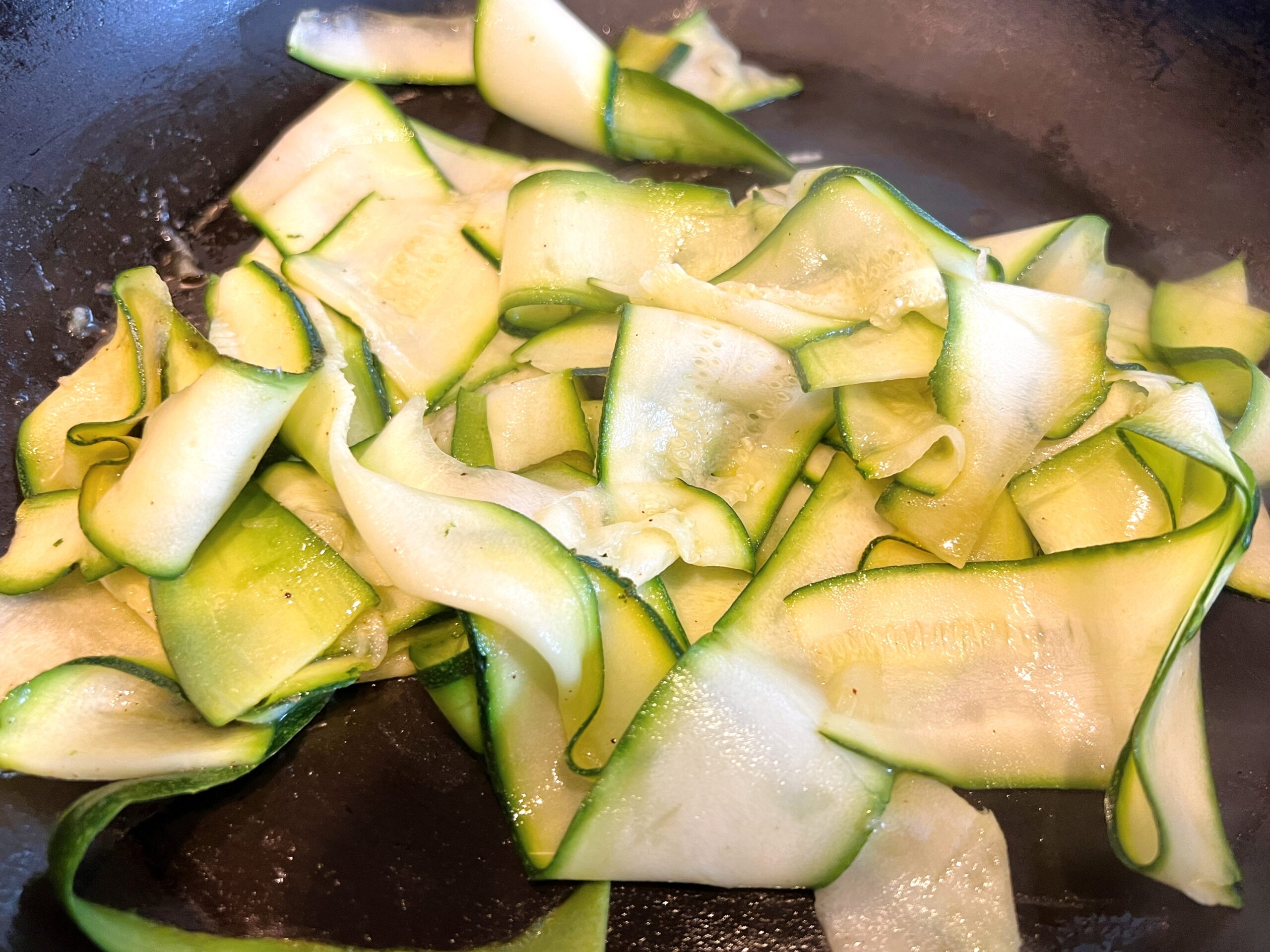 Seared Basil Scallops with Courgette Ribbons Recipe