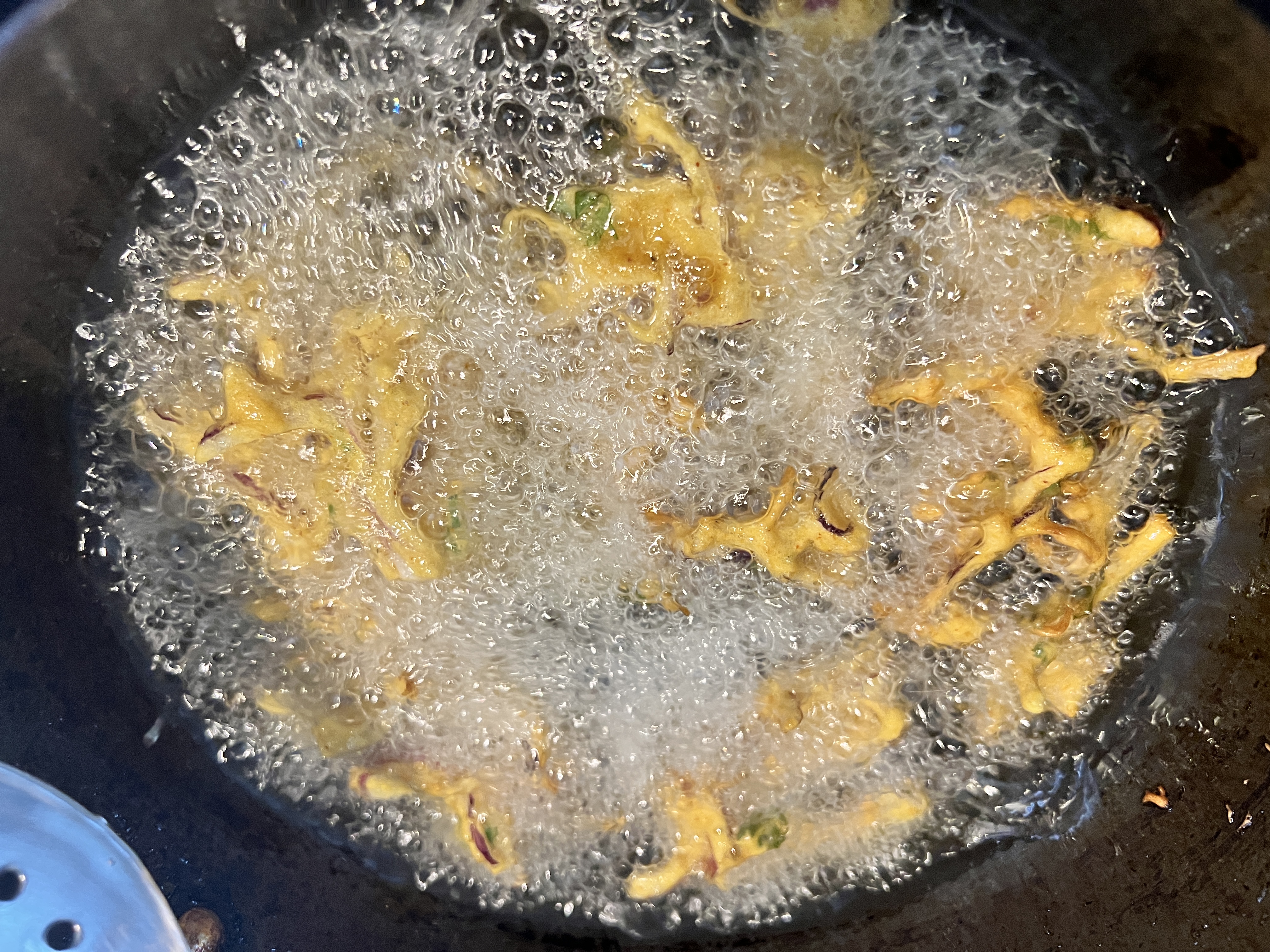 Maharashtrian Khekada Bhajia/Onion Bhajia Recipe