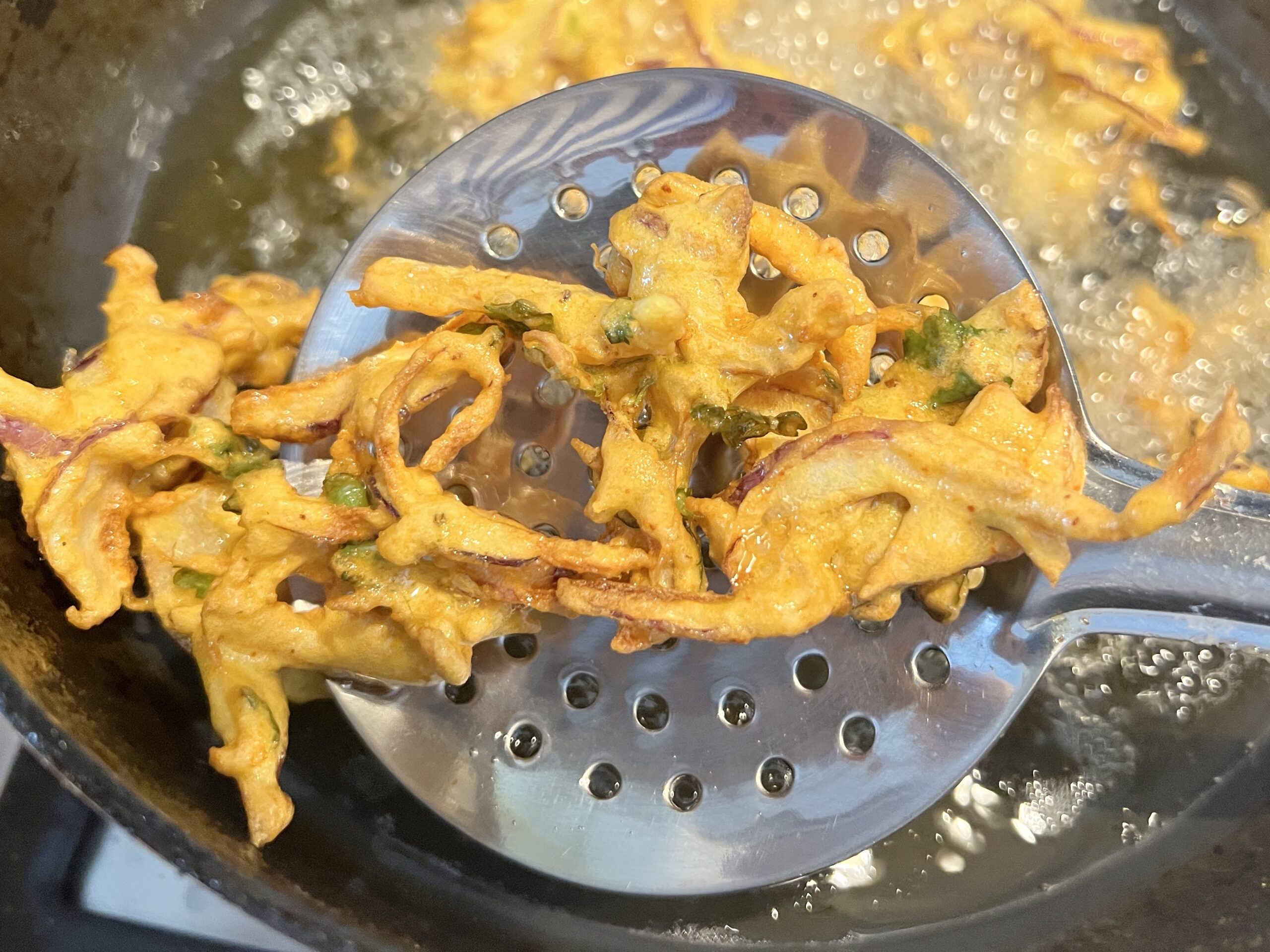 Maharashtrian Khekada Bhajia/Onion Bhajia Recipe