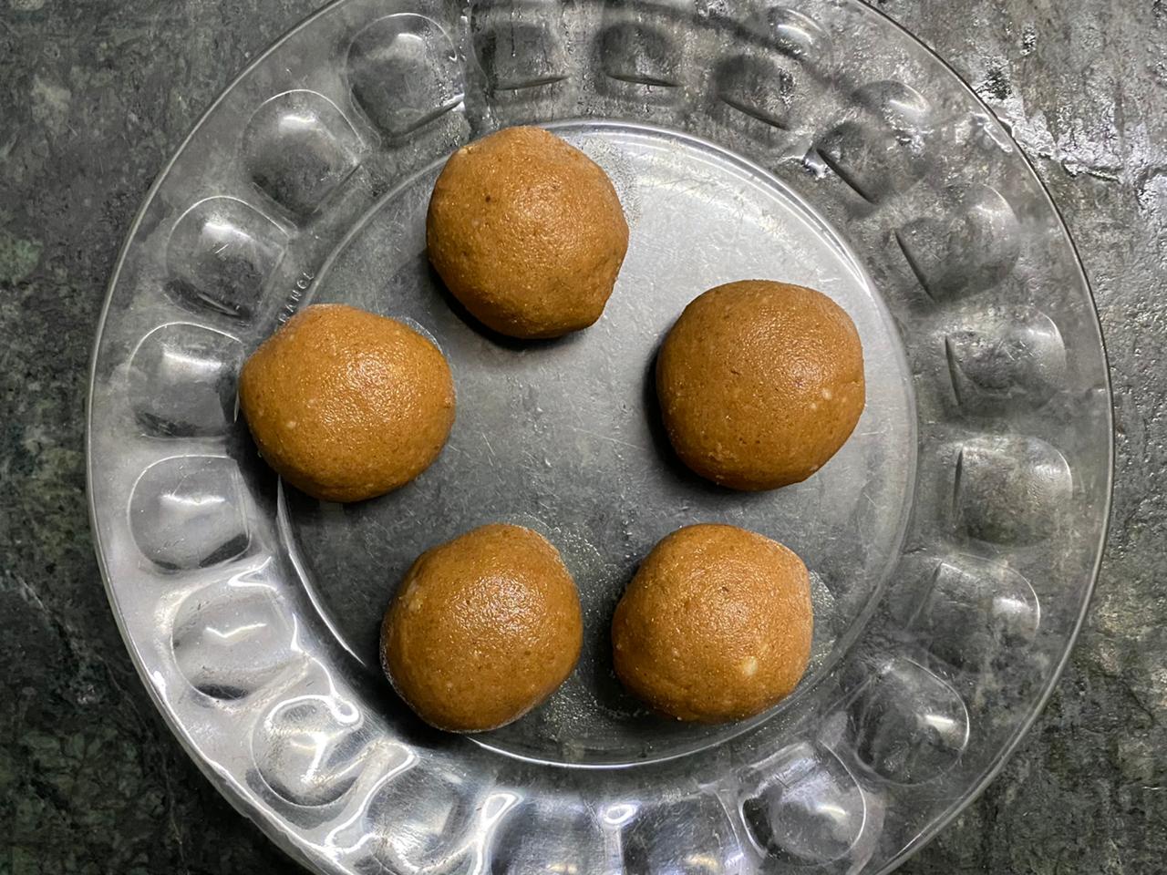 Atta Ladoo/ Whole Wheat flour Ladoo Recipe