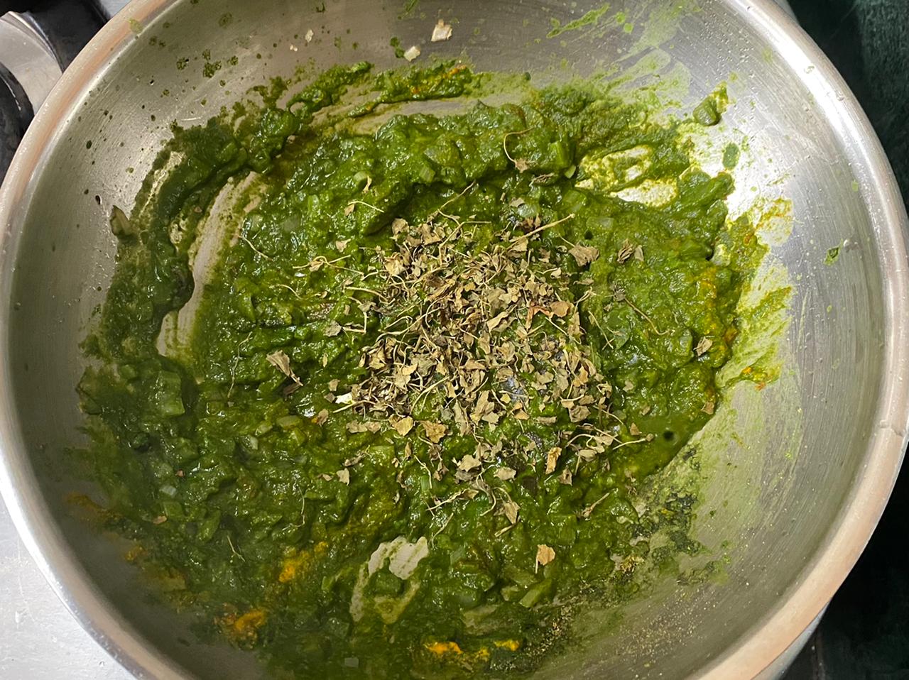 Dhaba Style Aloo Palak Gravy Recipe