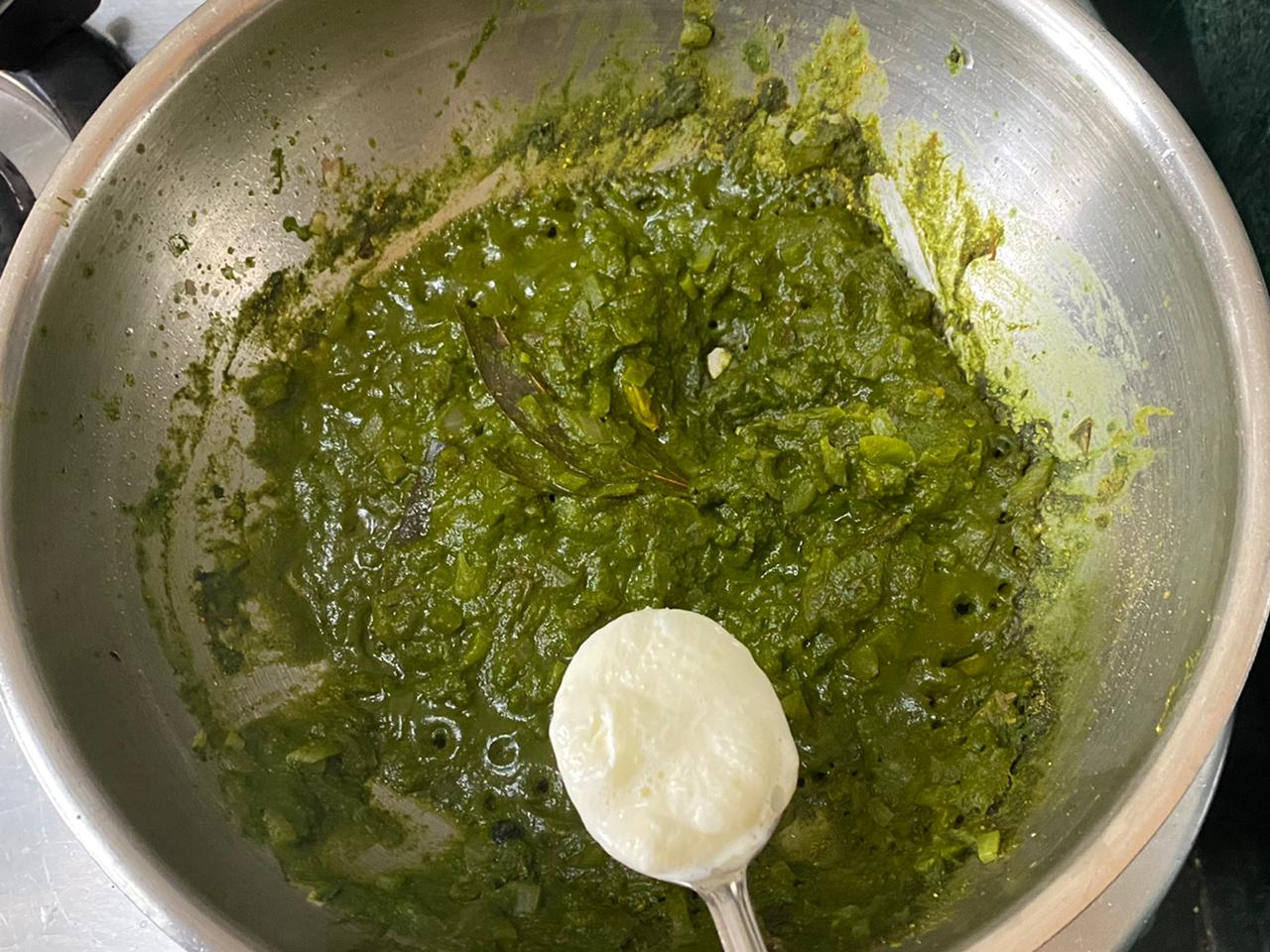 Dhaba Style Aloo Palak Gravy Recipe