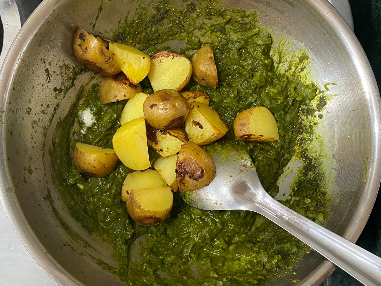 Dhaba Style Aloo Palak Gravy Recipe