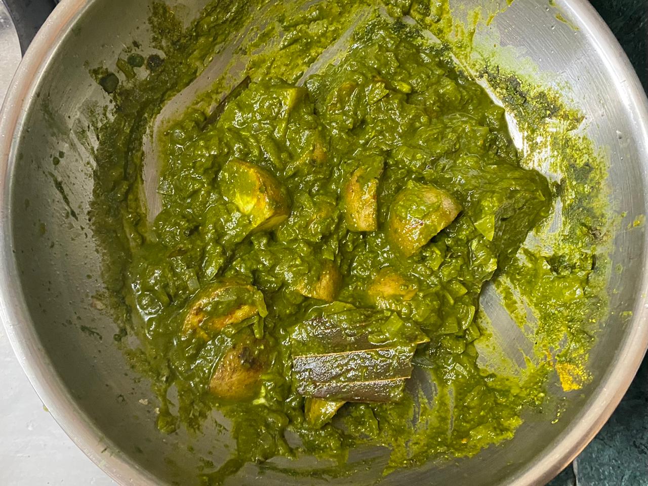 Dhaba Style Aloo Palak Gravy Recipe