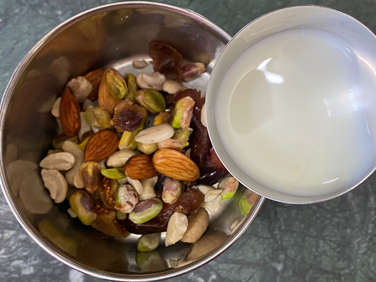 Mumbai Style Dry Fruit Milkshake Recipe