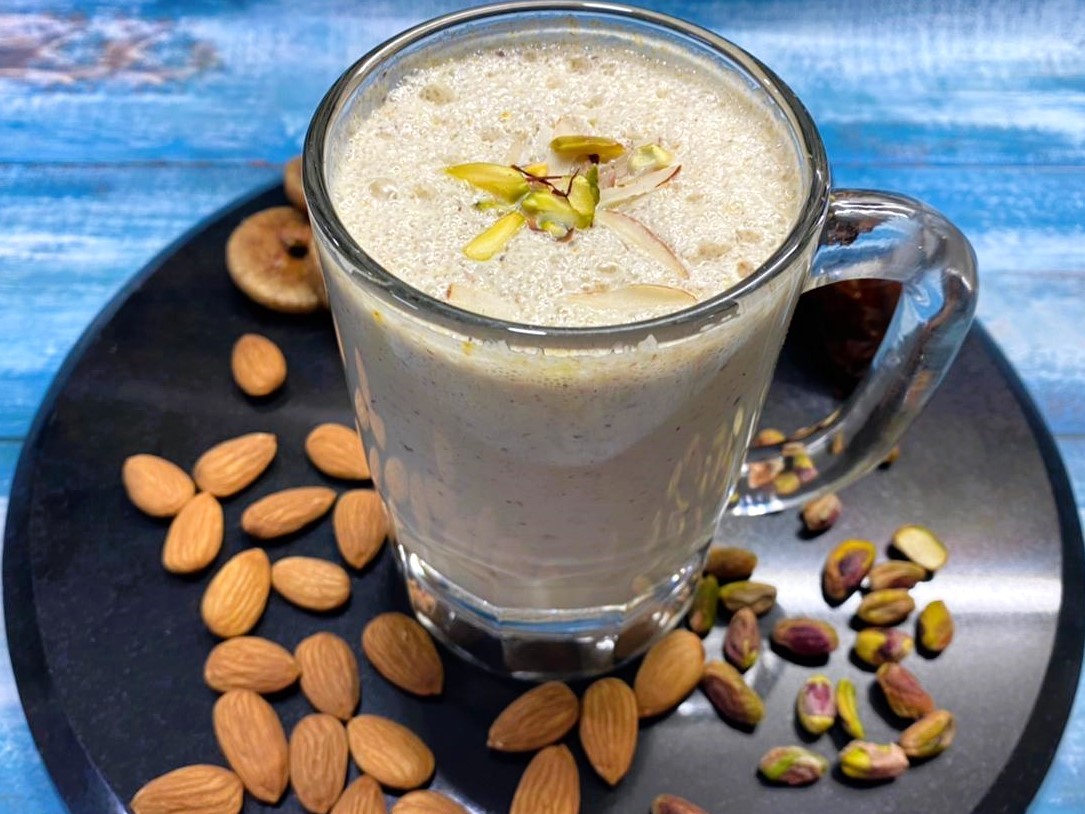 Mumbai Style Dry Fruit Milkshake Recipe