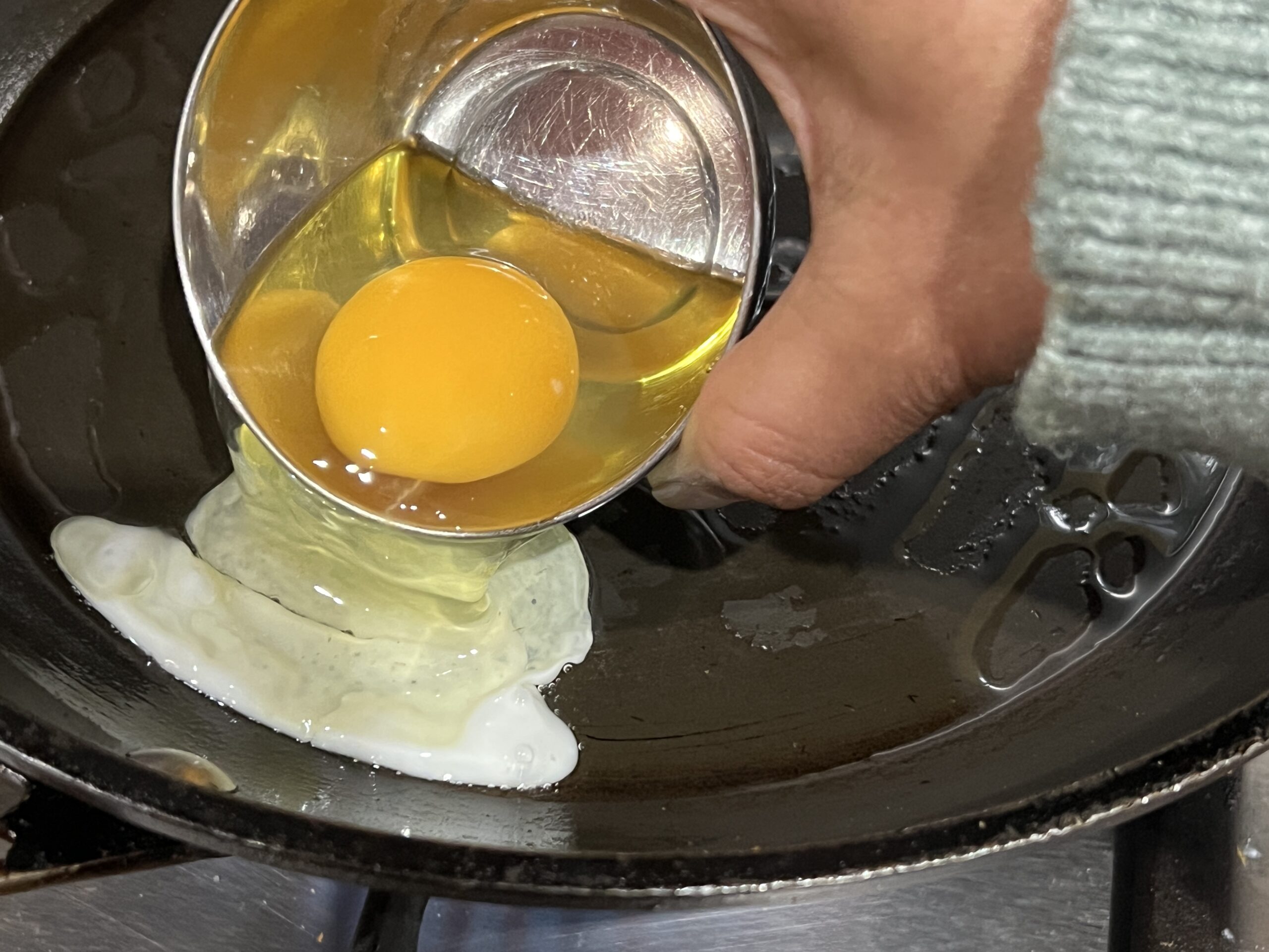 Tadka Wale Fried Eggs Recipe