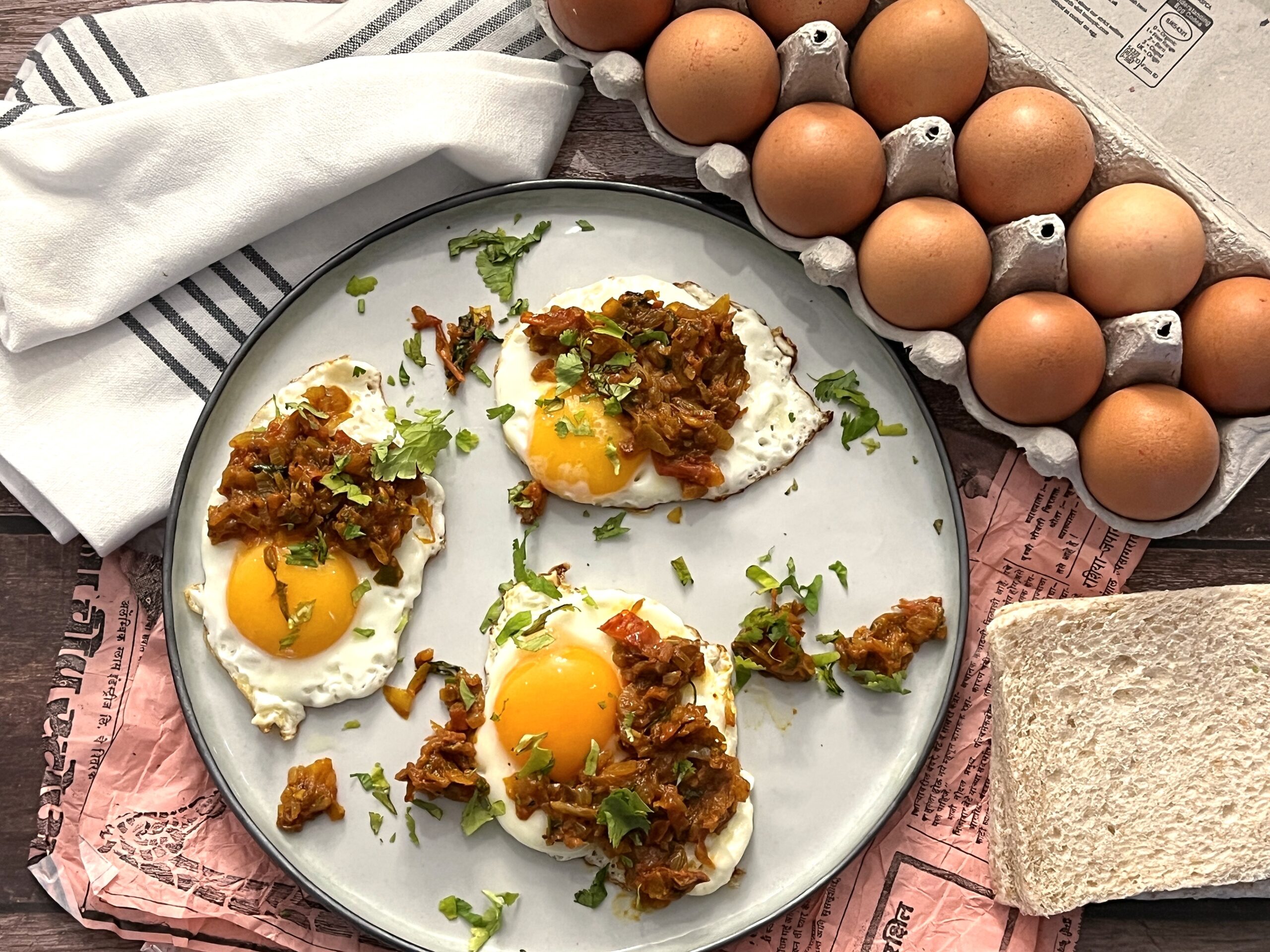 Tadka Wale Fried Eggs Recipe