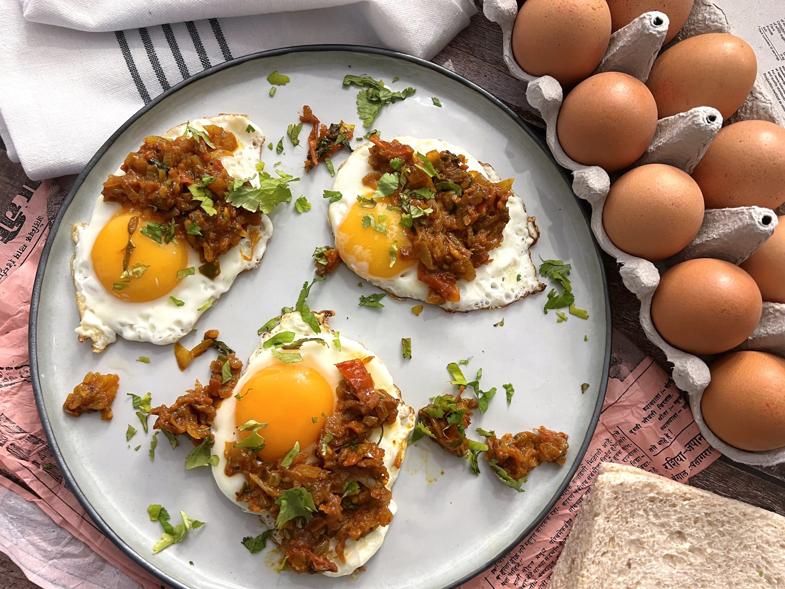 Tadka Wale Fried Eggs Recipe