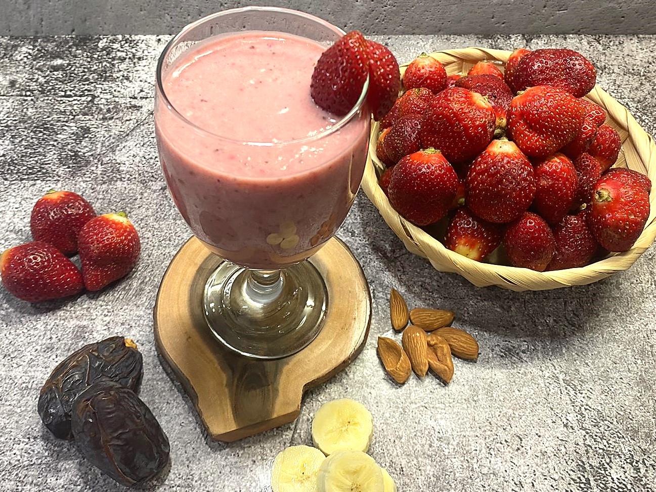 Healthy Sugar free Strawberry Smoothie Recipe