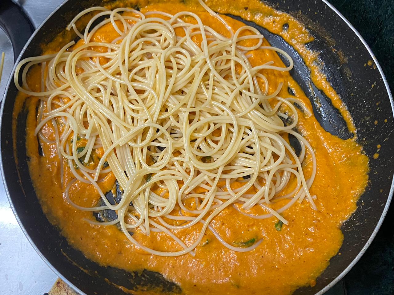 Creamy Red Pepper Sauce Pasta